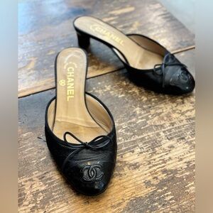 Rare! Chanel 2004 Black Lamb Leather CC Logo Bow Heel Mules